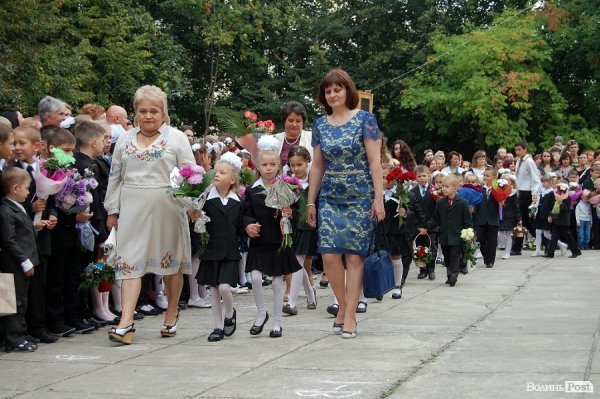 Луцькі депутати Яручик і Ткачук вітали першачків із Днем знань. ФОТО*