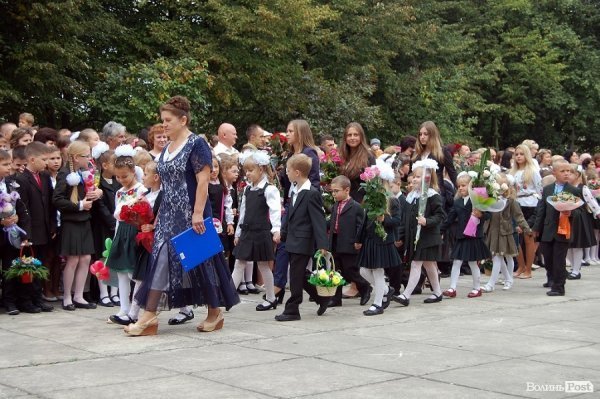 Луцькі депутати Яручик і Ткачук вітали першачків із Днем знань. ФОТО*