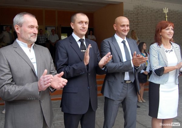 Луцькі депутати Яручик і Ткачук вітали першачків із Днем знань. ФОТО*
