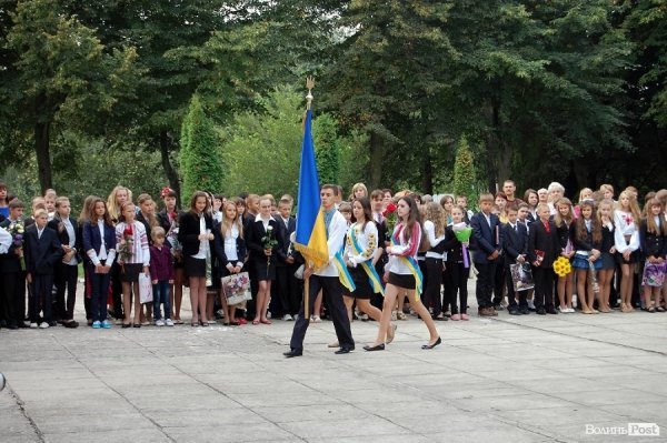 Луцькі депутати Яручик і Ткачук вітали першачків із Днем знань. ФОТО*