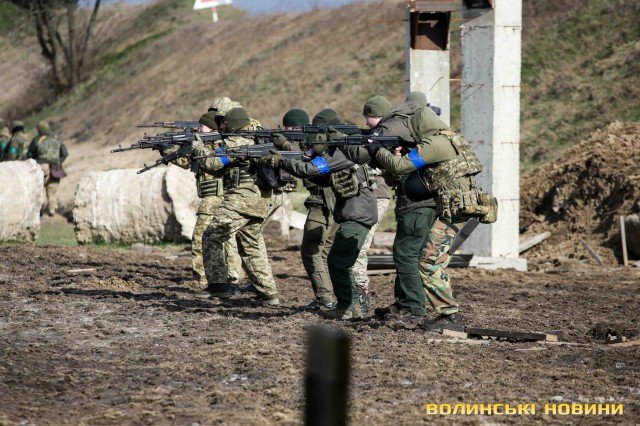 У Луцьку фінські інструктори навчають нацгвардійців, прикордонників та курсантів. ФОТО