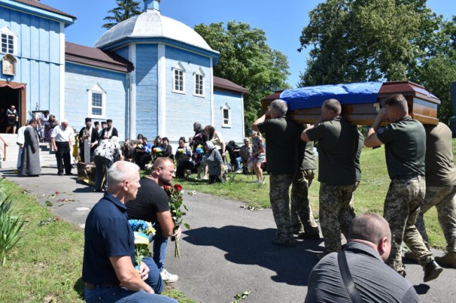 У Луцькій громаді попрощалися із загиблим на війні Героєм Миколою Гайдаєм. ФОТО