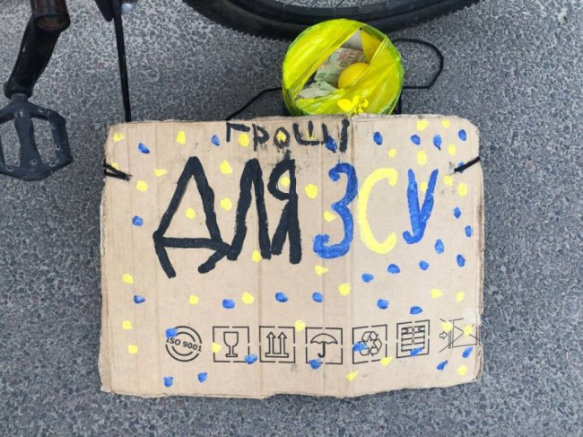 У Володимирі діти на узбіччі продають кекси та лимонад, щоб купити дрон для ЗСУ. ФОТО, ВІДЕО