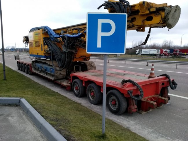 Власника вантажівки, який через Волинь без дозволів перевозив бурильну установку, оштрафували майже на 39 тисяч євро