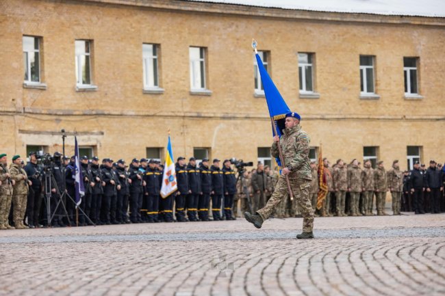 Зеленський вручив 20 БрОП «Любарт» бойовий прапор. ФОТО