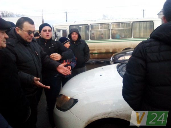 Під Луцьком перекривали дорогу через скорочення маршруту