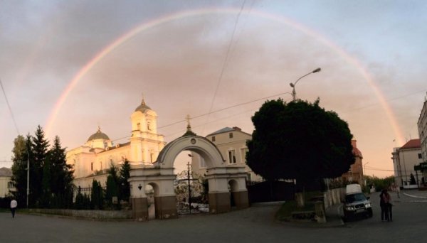 Луцька незвичайна веселка: реакція соцмереж. ФОТО