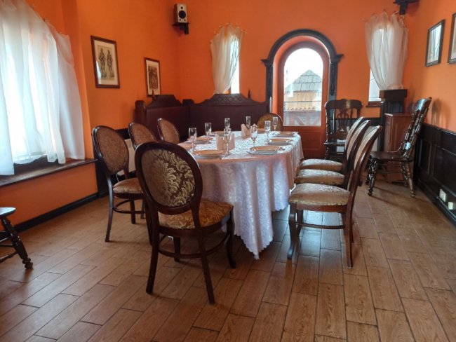 Бенкетна зала у «Брамі» – ідеальне місце для романтичних вечерь та родинних свят*