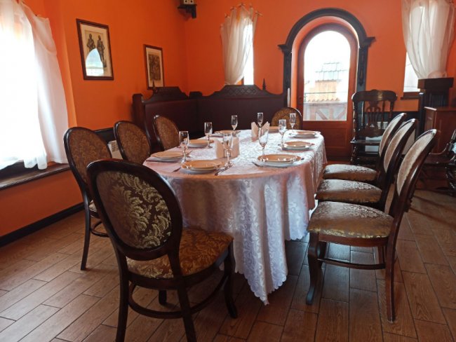 Бенкетна зала у «Брамі» – ідеальне місце для романтичних вечерь та родинних свят*