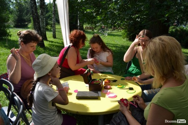 У Луцьку на фестивалі дітей вчили збирати сміття та їсти бездріжджевий хліб
