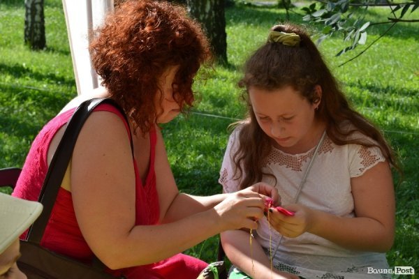 У Луцьку на фестивалі дітей вчили збирати сміття та їсти бездріжджевий хліб