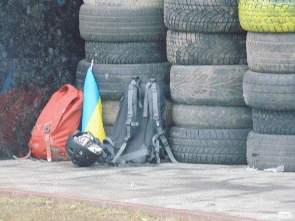 Опозиція хазяйнує у «білому домі». ФОТО