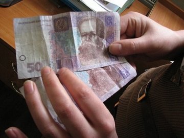 Луцький бізнесмен «гастролював» у Колках із фальшивими грошима