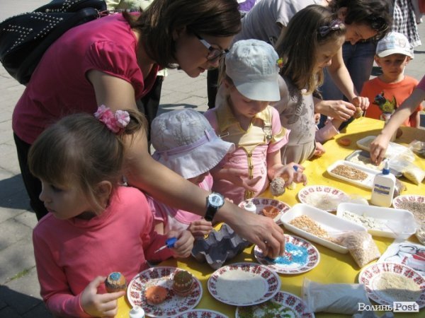 У луцькому парку ‒ великодні розваги. ФОТО