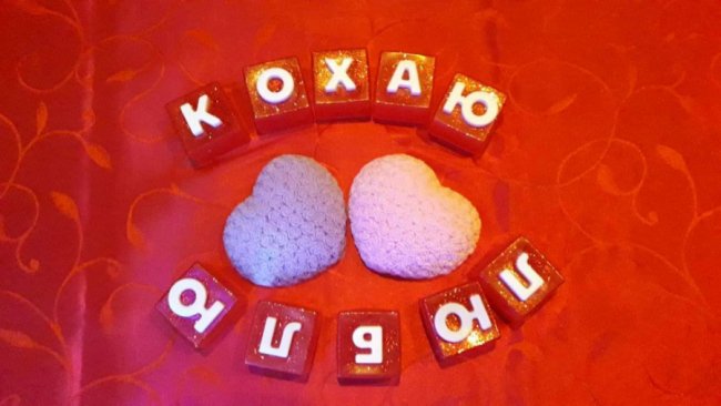 Сердечки і бутоньєрки: вчителька з Волині виготовляє мило ручної роботи