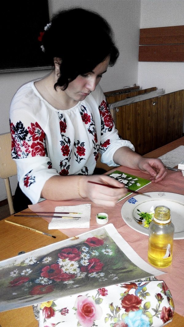 У Володимирі-Волинському продавали картини, щоб купити одяг військовим. ФОТО