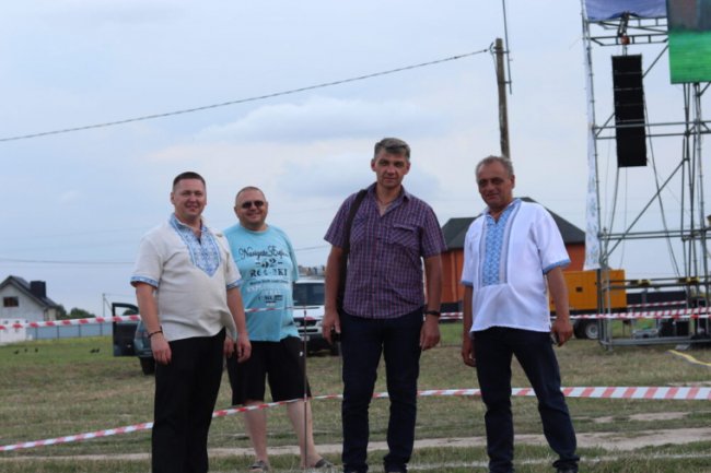 Під Луцьком влаштували автофестиваль. ФОТО