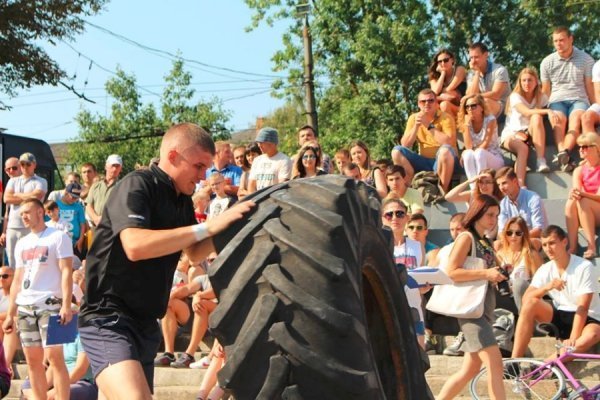 Луцькі патрульні взяли участь у змаганнях з кросфіту. ФОТО