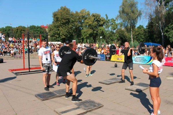 Луцькі патрульні взяли участь у змаганнях з кросфіту. ФОТО