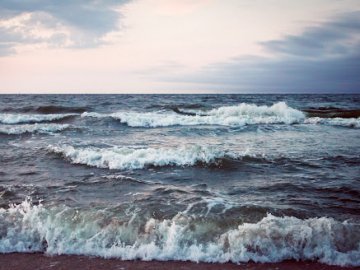 Холодний початок літа: чи розпочався купальний сезон на пляжах Чорного та Азовського морів. ВІДЕО