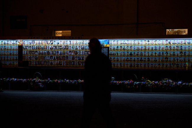 Перенесення фотостенда Героїв у Луцьку: що про це думають люди