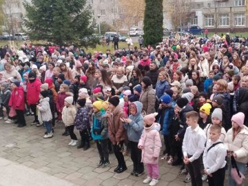 На ярмарку у ліцеї на Волині зібрали майже 200 тисяч на дрони для ЗСУ