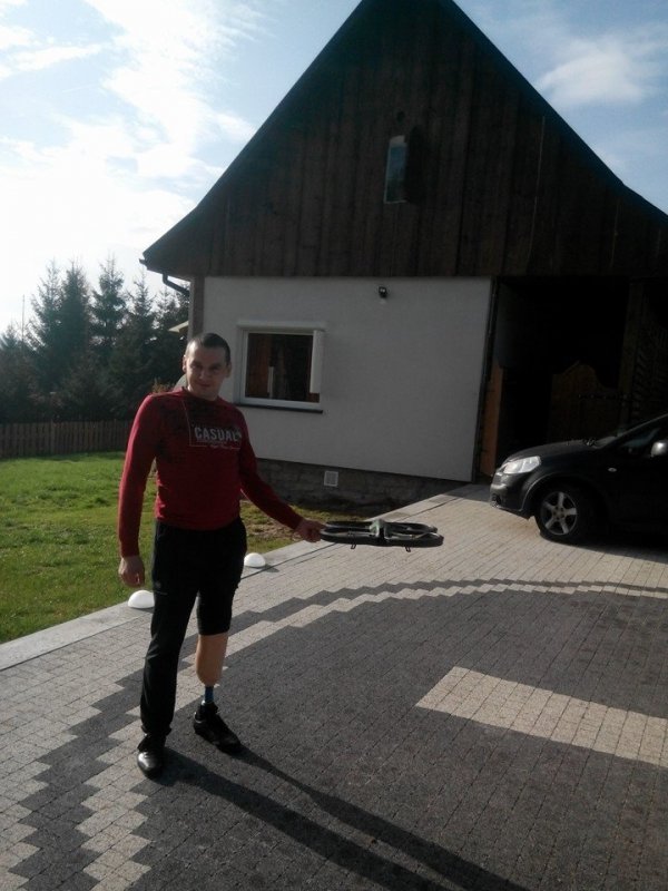 Бійцю 51-ої бригади майстер з Польщі допоміг встати на ноги. ФОТО