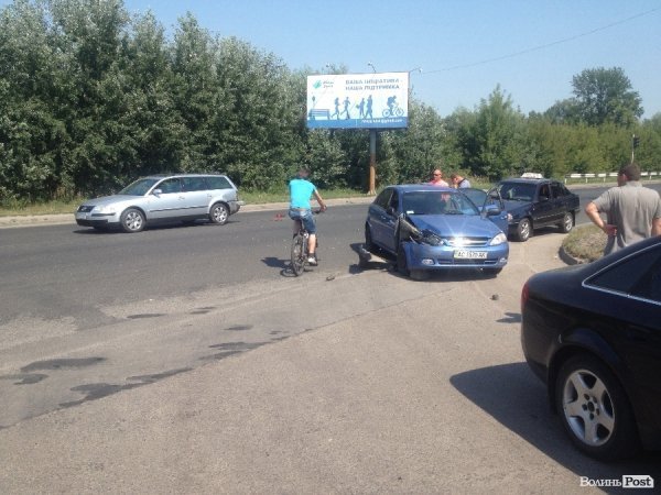 ДТП у Луцьку: на Набережній зіткнулися дві автівки. ФОТО