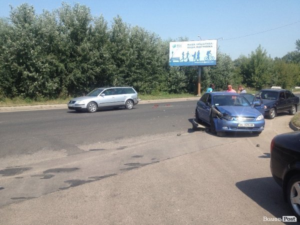 ДТП у Луцьку: на Набережній зіткнулися дві автівки. ФОТО