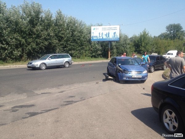 ДТП у Луцьку: на Набережній зіткнулися дві автівки. ФОТО