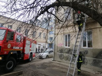 У Луцьку на вулиці Богдана Хмельницького – пожежа в будинку. ФОТО. ОНОВЛЕНО