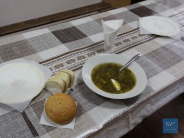 У місті на Волині почали безкоштовно годувати нужденних обідами. ФОТО