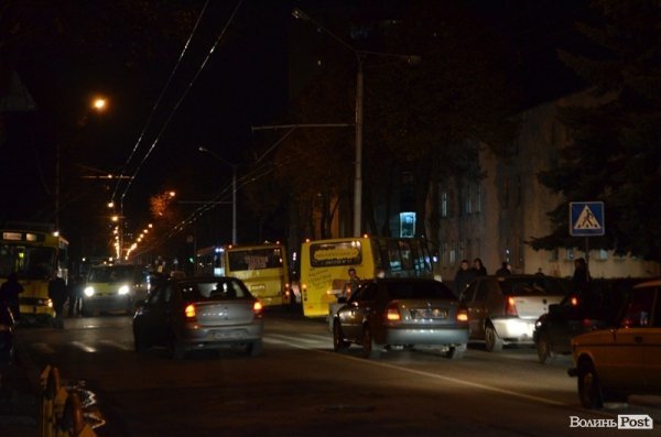 Аварія у Луцьку: в маршрутки відлетіло колесо. ФОТО