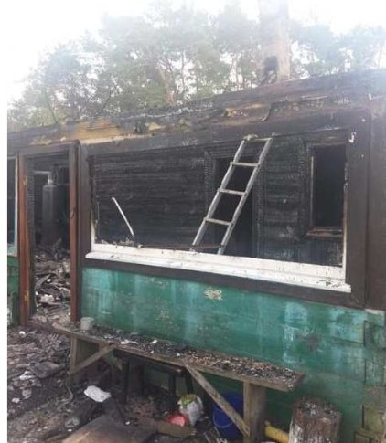 Небайдужих просять допомогти жінці з Волині, у якої згорів будинок