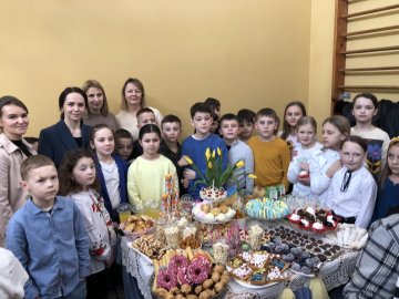 У волинському ліцеї на ярмарку зібрали понад 71 тисячу гривень для ЗСУ. ФОТО