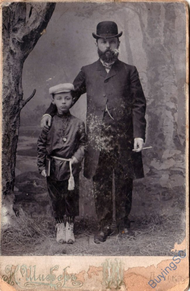 Портрет батька і сина. Фотограф Н. Шифер, початок ХХ ст.