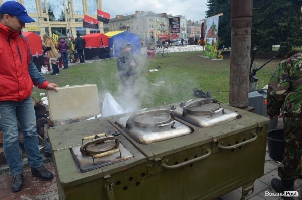 У Луцьку ярмаркували, щоб допомогти добровольцям в АТО.ФОТО