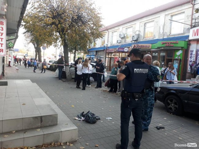 У Луцьку озброєний чоловік в масці намагався пограбувати «ШвидкоГроші». ФОТО