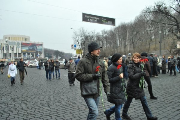 Майдан святкує. ФОТО