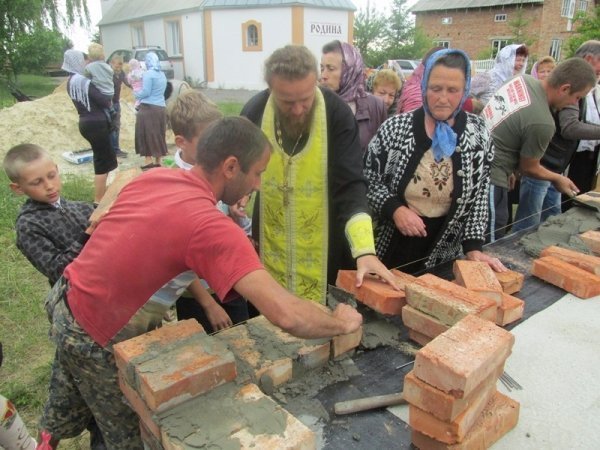 У Струмівці будують дзвіницю всією громадою. ФОТО