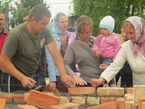 У Струмівці будують дзвіницю всією громадою. ФОТО