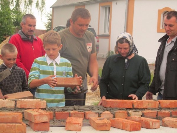 У Струмівці будують дзвіницю всією громадою. ФОТО