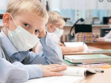 Через коронавірус в Україні закриють школи та скасують масові заходи