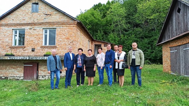 Закинутий ФАП у волинському селі стане оселею для родини місцевої фельдшерки