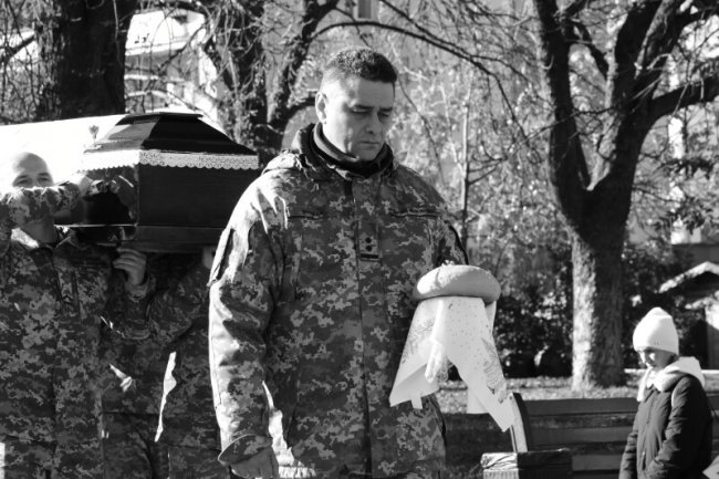 У Луцькій громаді провели в останню дорогу Героїв Валерія Семенюка та Анатолія Мерчука. ФОТО