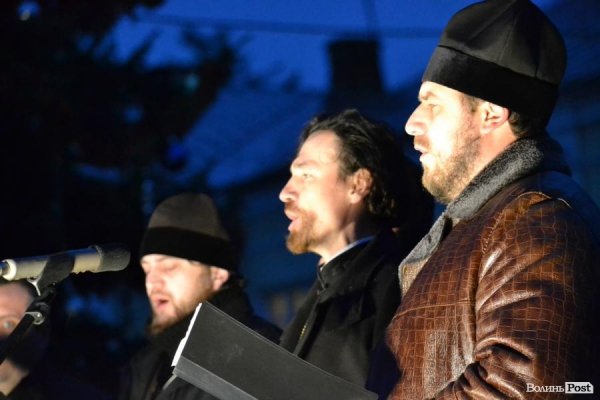 Лучани у День Cвятого Миколая «запалили» cвяткові ялинки. ФОТО