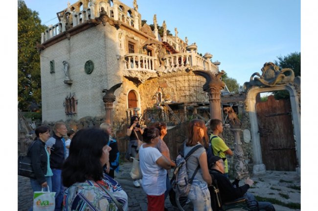 У Луцьку для особливих діток провели романтичну екскурсію містом