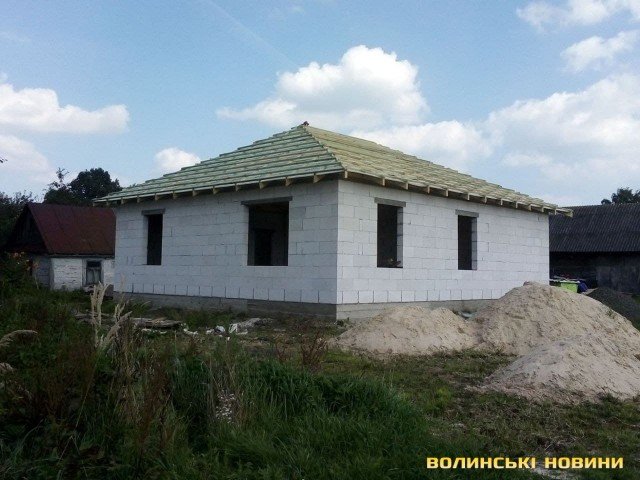 Хата згоріла вщент: багатодітна родина з Волині залишилася без житла. ФОТО