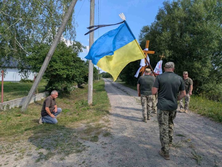 Волиняни навколішки провели в останню путь Героя Петра Більчука