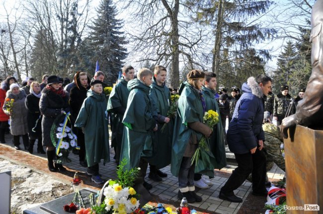 Сотні лучан вшанували пам’ять Героїв Небесної Сотні